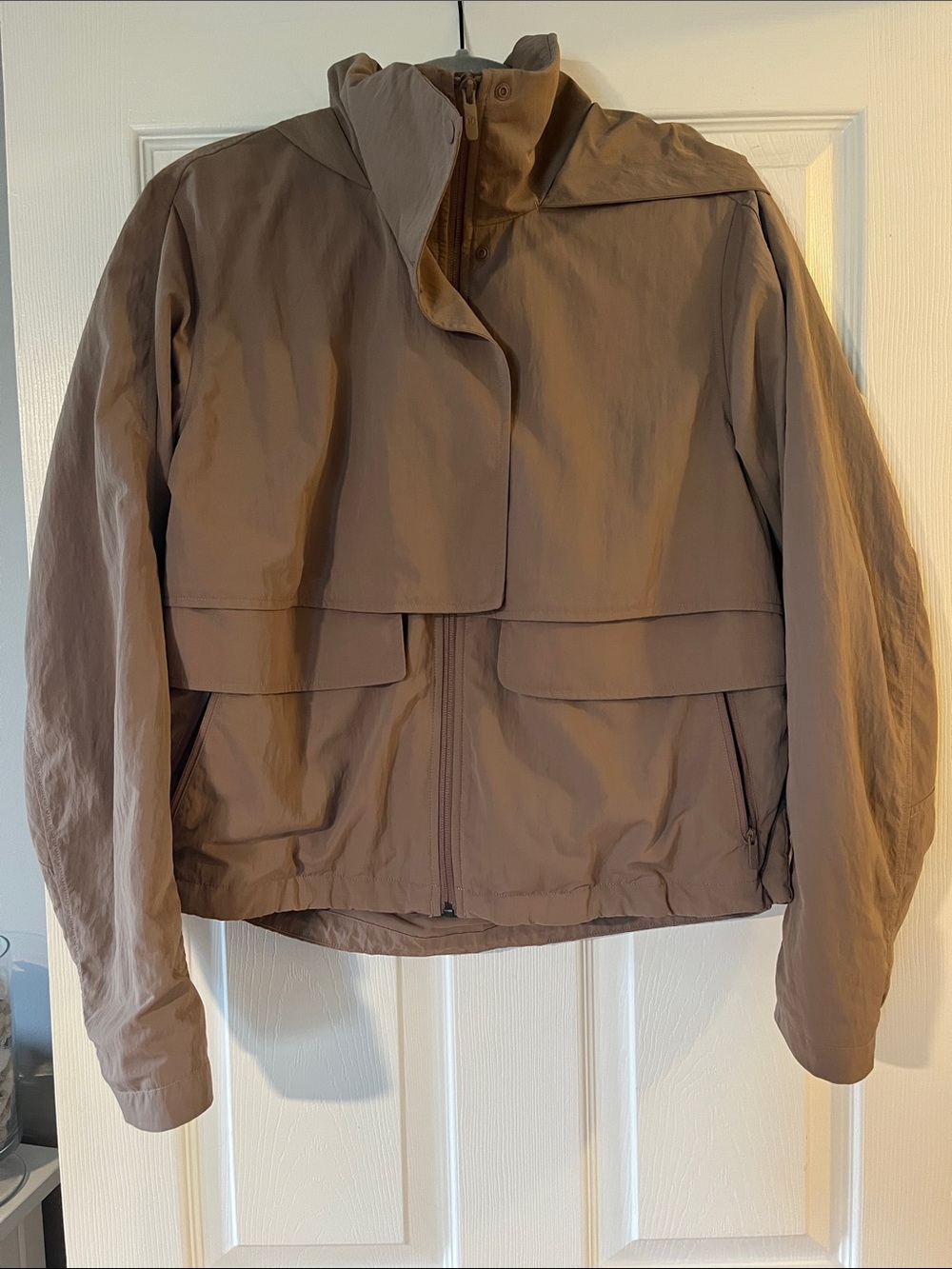 Lululemon Always Effortless Jkt Sz 8 in Taupetastic